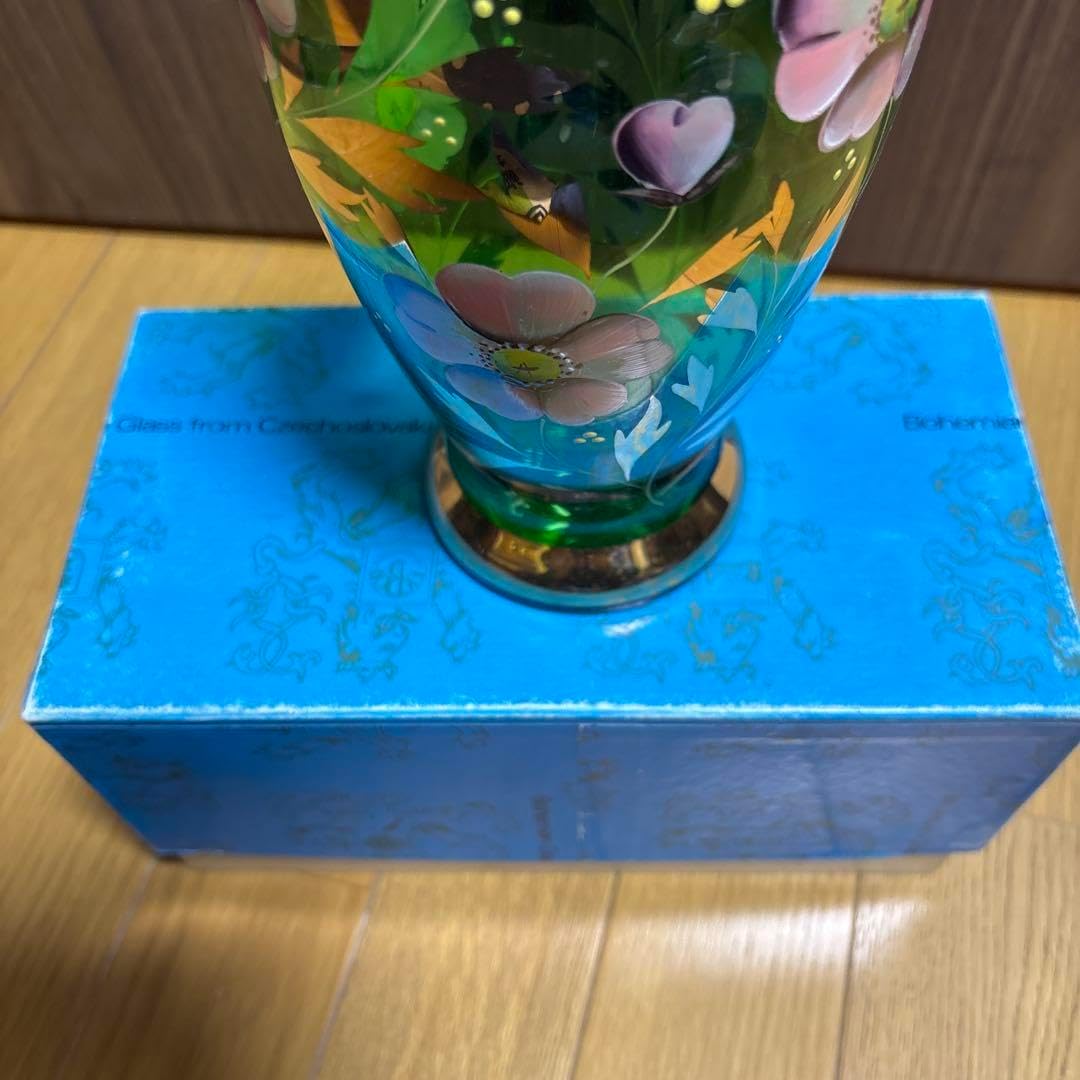 ボヘミアンクリスタル　 青色ガラス花瓶 金色装飾付き ボヘミアングラス 花瓶 ボヘミアンクリスタル 青色ガラス花瓶